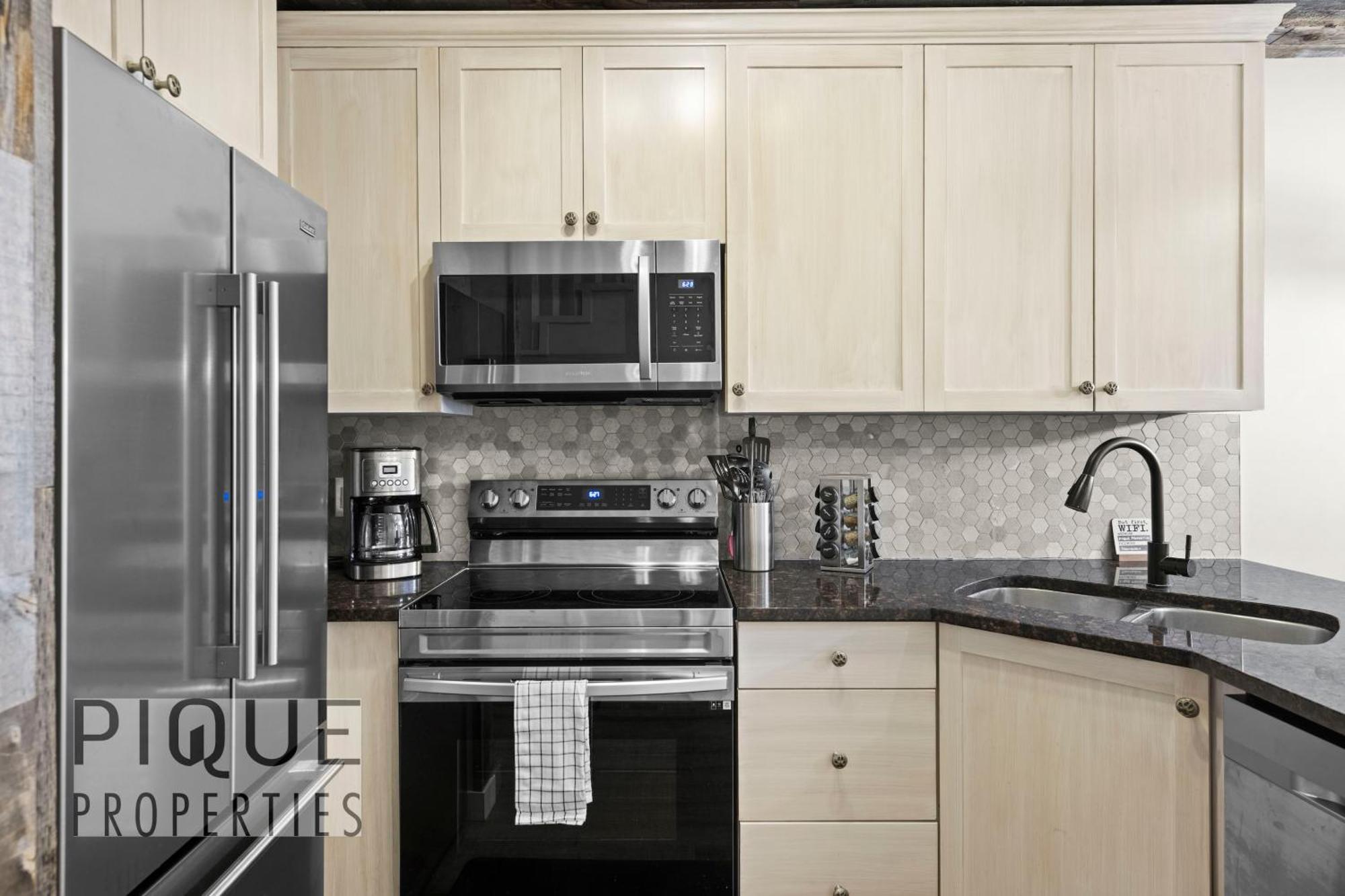 קאנמור Mystic Mountain Chalet, Heated Outdoor Pool & Hot Tub, Free Parking, Fast Wifi! מראה חיצוני תמונה